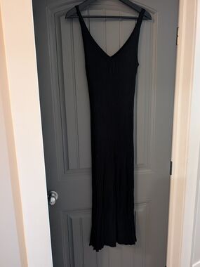 Dynamite Black Ribbed V-Neck Maxi Dress